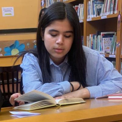Visita a la biblioteca Ricardo Magdalena